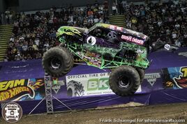 Monster-Jam-Manila-Grave-Digger-Maximum-D-Zombie-Toro-Son-26