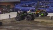 LotsLotsofMonsterTrucks-6ā33ā.jpg (465 KB) Grave Digger 4 vs. Snake Bite.
