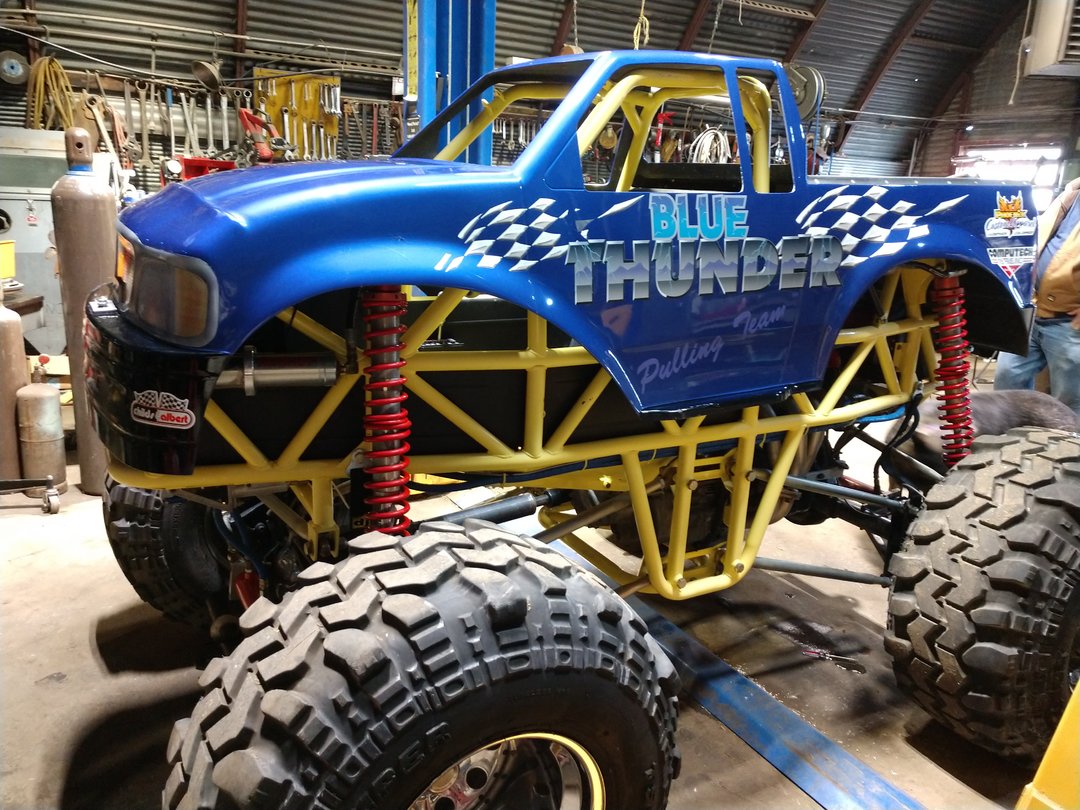 Blue Thunder (Vaters), Monster Trucks Wiki