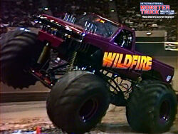 KYOSHO Super Large RC Wildfire Monster Truck 60cm x 39cm x