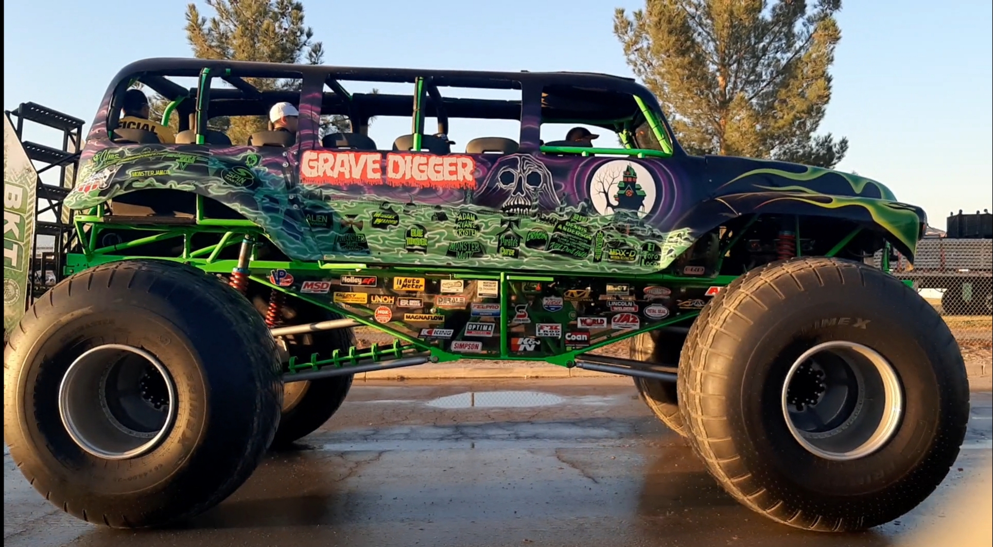 Monster truck grave digger sales ride on