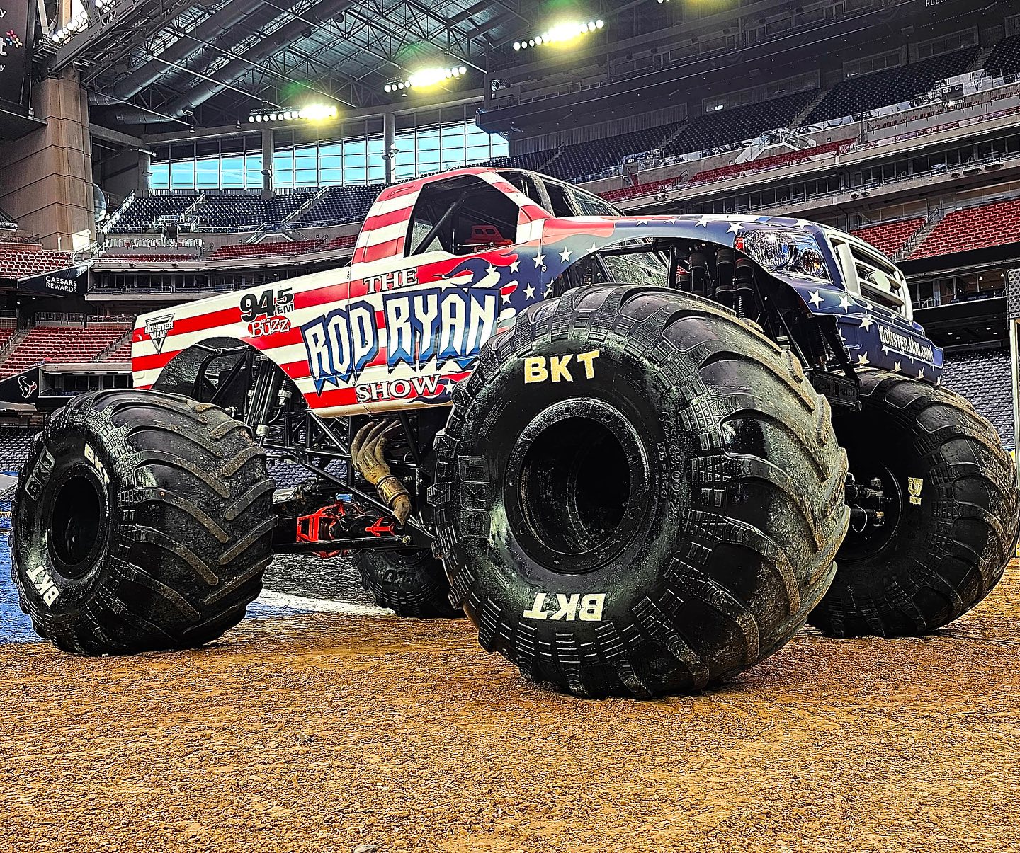 Monster truck hi-res stock photography and images - Page 3 - Alamy