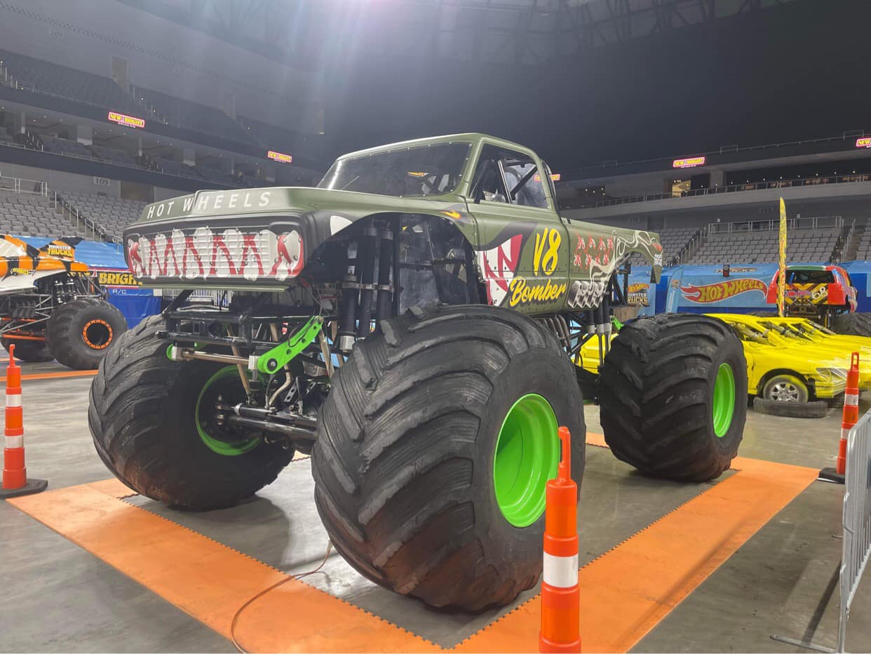 V8 bomber monster truck 2025
