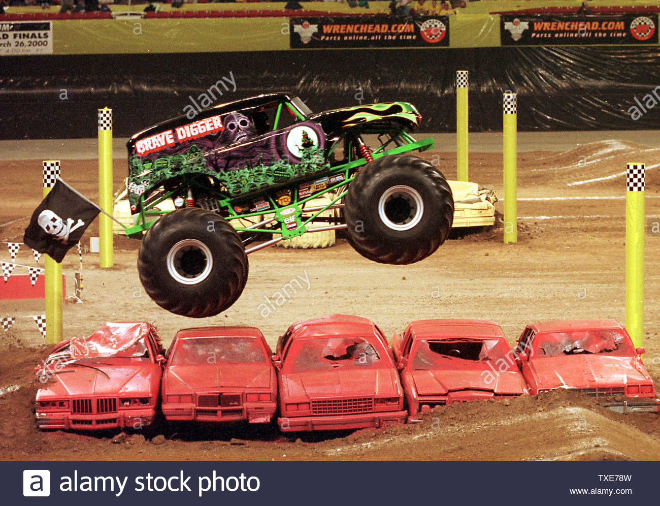 Monster truck hi-res stock photography and images - Page 3 - Alamy