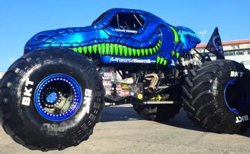 Velociraptor Monster Truck