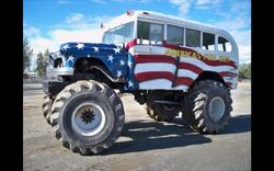 File:Fun Spot America Big Fun Monster Truck (15272250754).jpg - Wikimedia  Commons