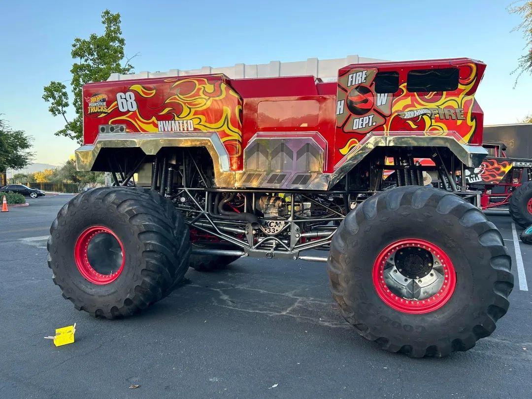 Hot Wheels Monster Trucks Fire Department 5 Alarm 1:24 Scale Vehicle  [ Exclusive]