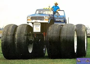 Bigfoot 5 duels.jpg (72 KB) Bigfoot 5 running dual tires.
