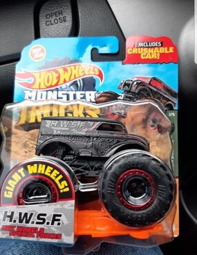 Hot Wheels Monster Trucks Darth Vader, Giant wheels, including crushable car