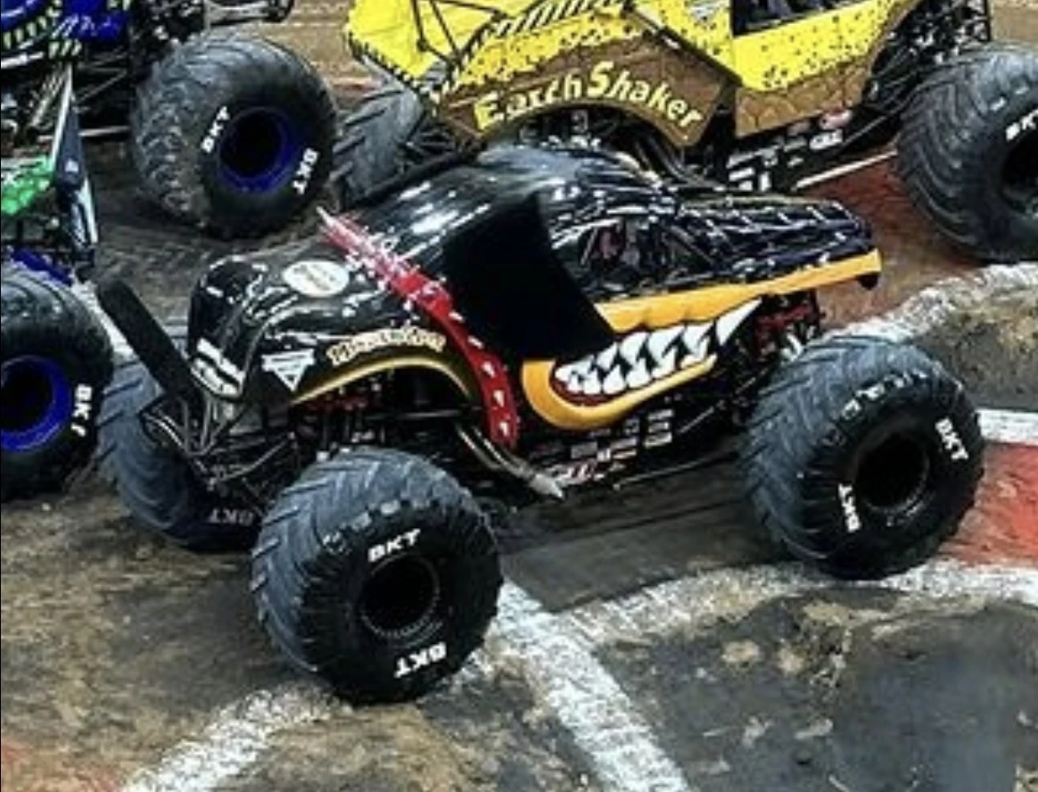 Monster Mutt Rottweiler (Team Throttle Monster) Monster Trucks Wiki