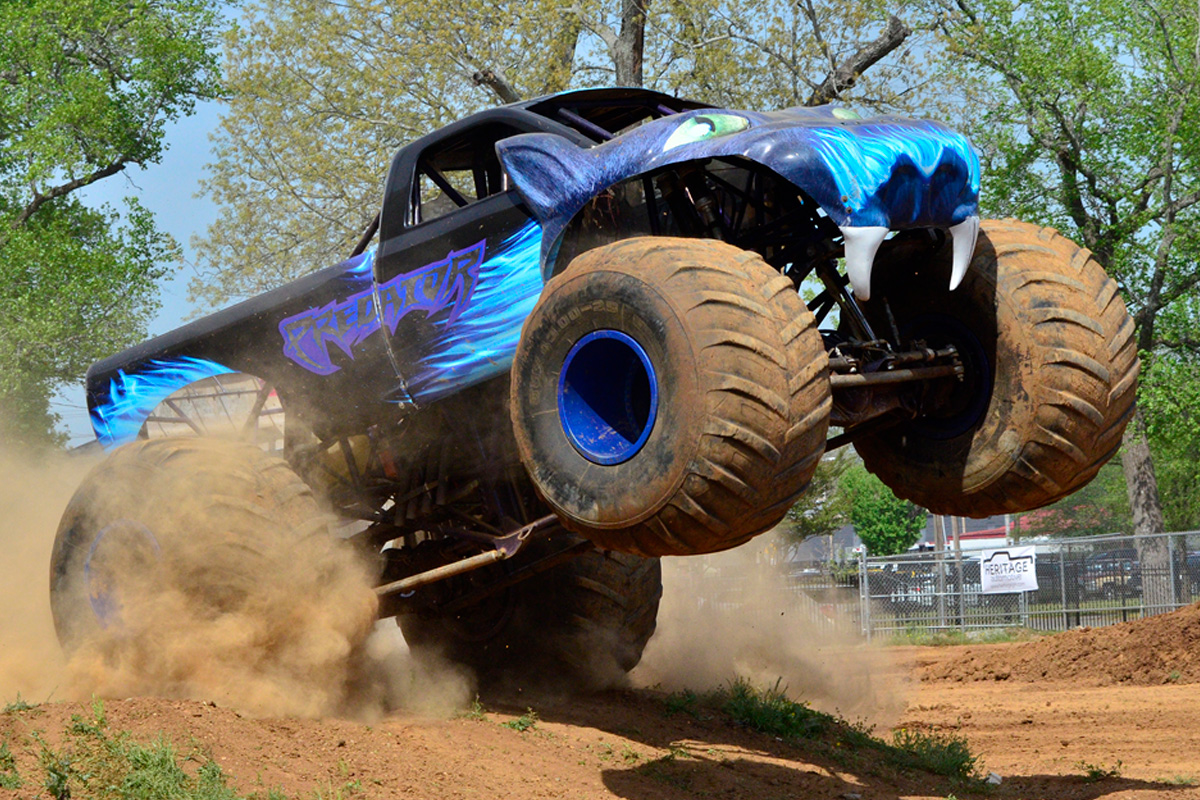 Apocalypse Hellfire 6x6 монстр трак
