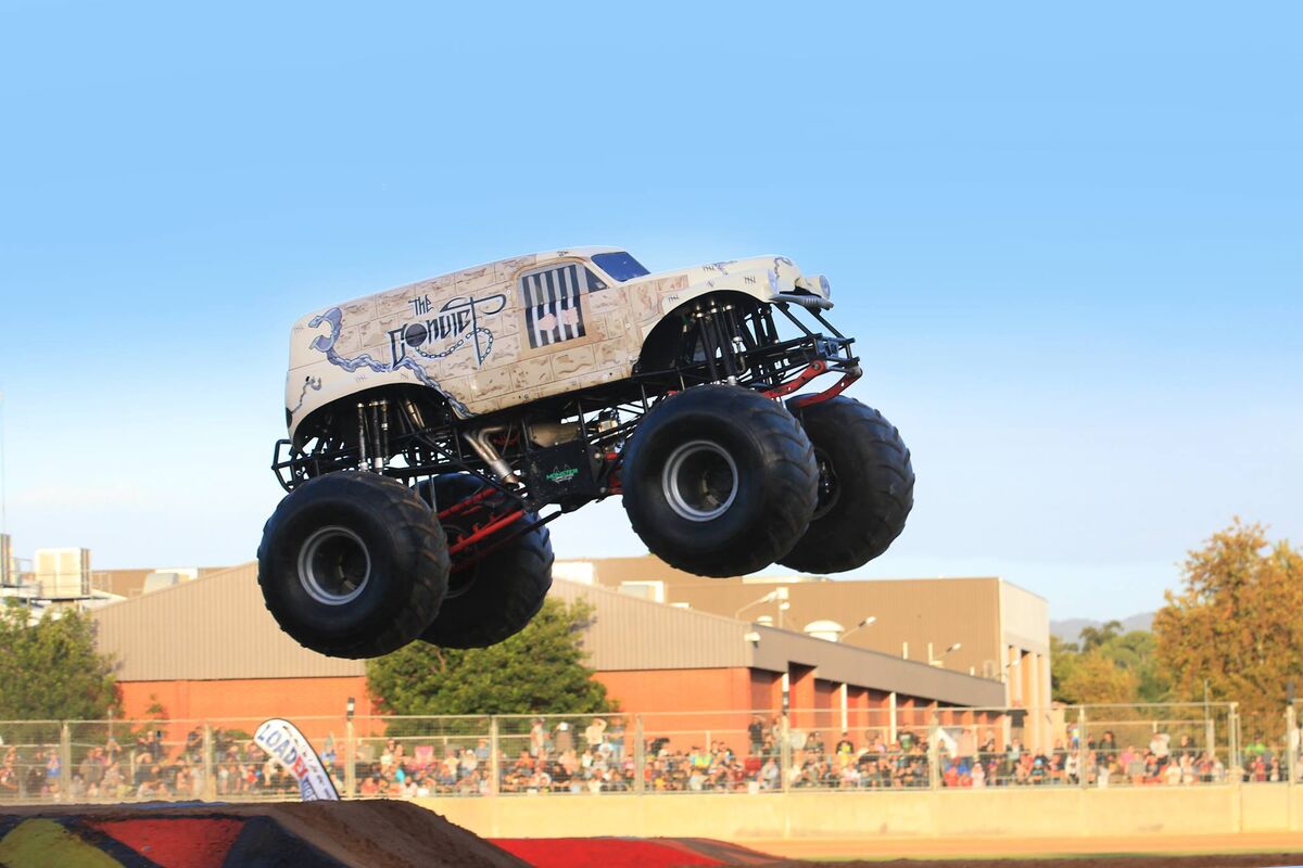 Monster truck - Simple English Wikipedia, the free encyclopedia