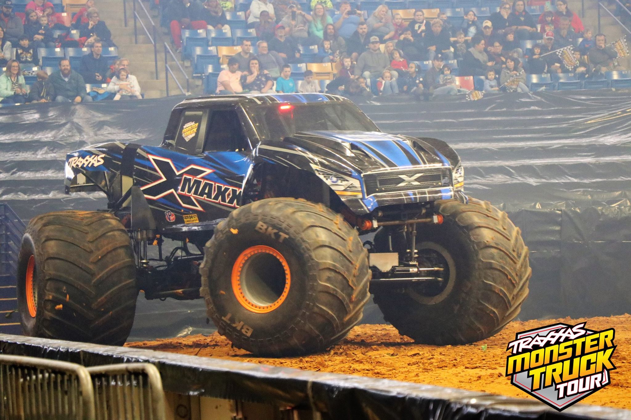 monster truck xmaxx