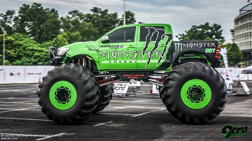 Monster Energy Monster Truck !  Monster trucks, Big monster