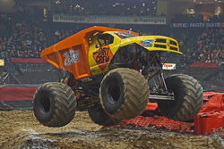 Dirt Crew, Monster Trucks Wiki