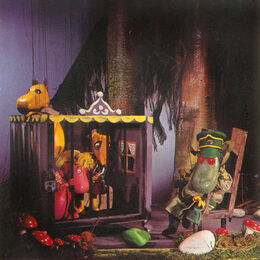 1960mum5.jpg (46 KB) Mumin, the Snorkfräulein and Filifionka are detained by the park ranger