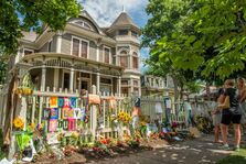 Memorial at 'Mork & Mindy's' House, Boulder