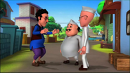 Patlu doing Samaj Seva with Motu