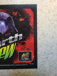 Mountain Dew Pitch Black's 2004 logo was used on Darth Dew's Slurpee label and also appeared on its cup design, which indicated that the flavor was essentially a Slurpee version of Pitch Black.