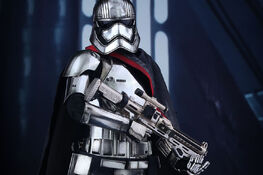 Star-wars-captain-phasma-figurine-0.jpg