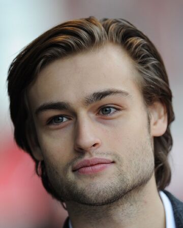 Douglas booth freundin
