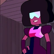 Garnet wood.jpg (33 KB) Garnet at the mansion attic.