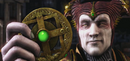 Shinnok holding his amulet.