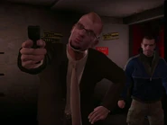 Eric (with Niko standing right next to 'im) pointin' his gun like some gay boi.