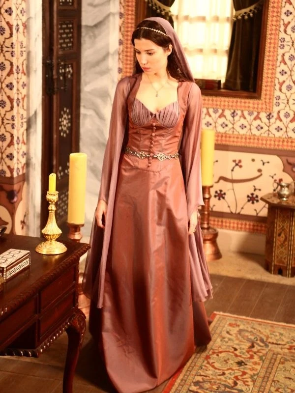 Резеда сулейман платья. Резеда сулейман мусульманская одежда. Великолепный хюррем и махидевран. Платье rezeda suleyman. Платья турецких султанш 16 века.