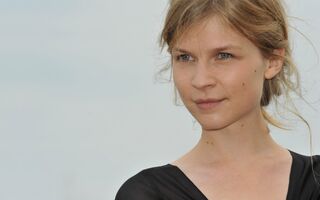 6847424-clemence-poesy