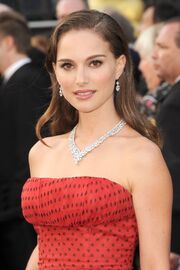 Natalie+Portman+Beautiful+Close+Up+Pose7