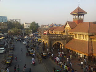 Bandra Railway Station , West