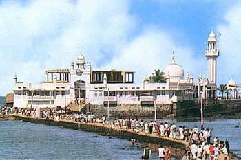 Mumbai-haji-ali-Dargah.jpg