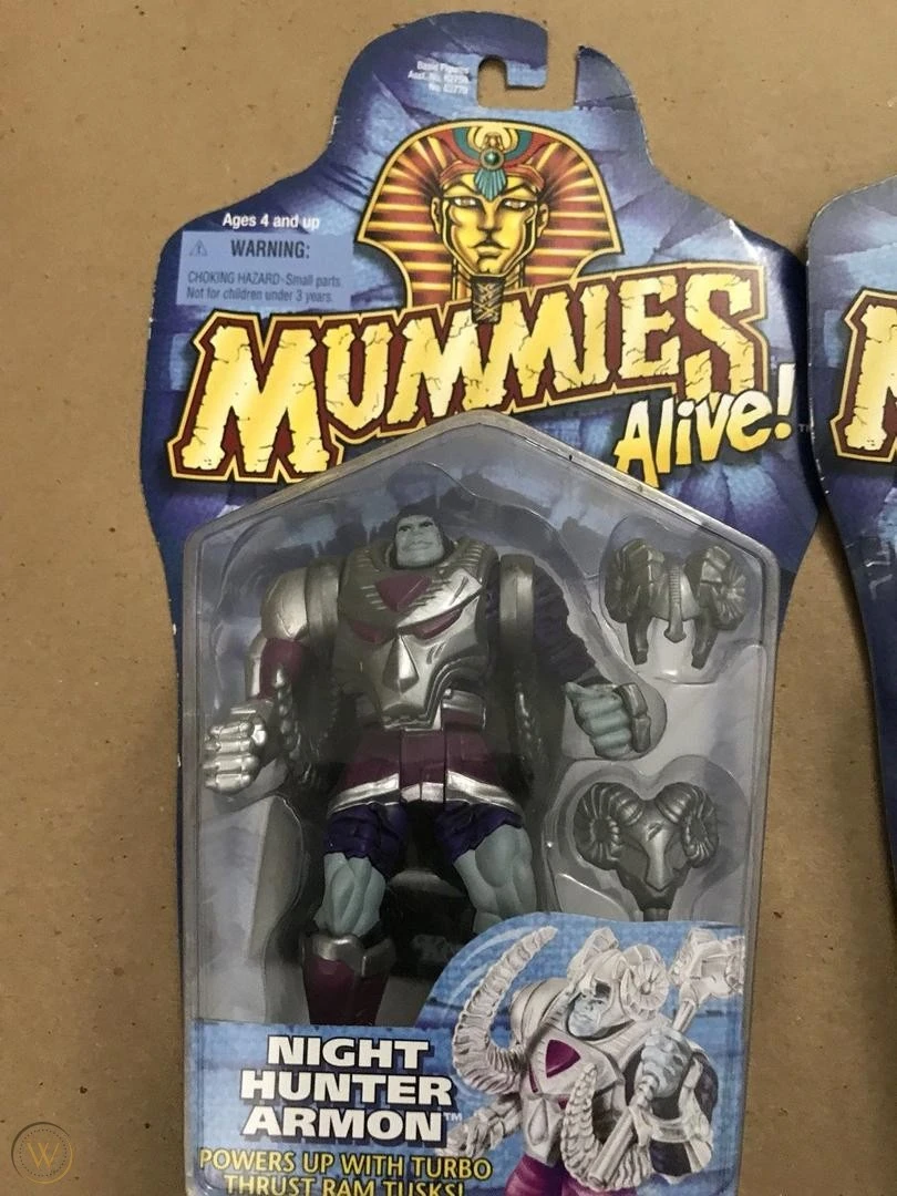1997 Mummies Alive Hunter Jakal Powers up with Falcon Armor Action
