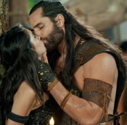 Mathayus and Silda kiss.