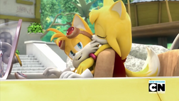 Tails getting kissed by Zooey