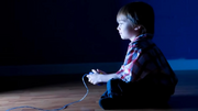 Chico jugar Controlador GameCube.png