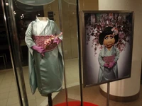 Glam2.jpg (74 KB) A Jason Wu original with gloves by LaCrasia