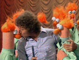 Mac Davis & BeakerThe Muppet Show episode 514