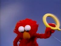 Elmo shows a Q quickly (First: Episode 3415)