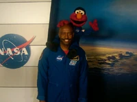 ElmoLelandMelvinNASA.jpg (53 KB) Elmo and Leland Melvin