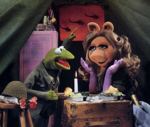 Hollywood and Whine in 2023  Kermit and miss piggy, Piggy muppets, Miss  piggy