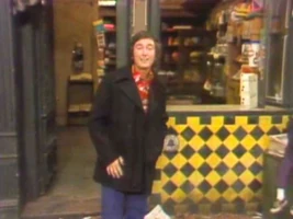 0592c.jpg (32 KB) "Don't You Know You're Beautiful?"