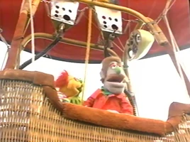 Kermit, Lindy and balloonist in Things That Fly