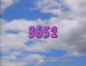 3652