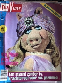 Cover of issue 48, 1983. The Fantastic Miss Piggy Show