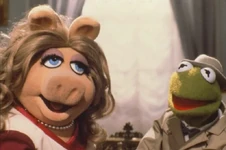 GMC-HolidayOffice-PiggyKermit.jpg (192 KB)