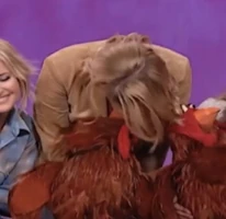 Natalie Maines & a chicken(First: Episode 3999)
