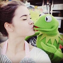 Maia Mitchell & Kermit Muppisodes behind-the-scenes