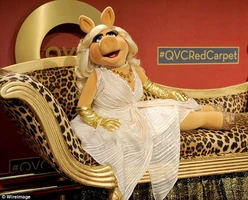 Miss Piggy at the QVC Red Carpet event